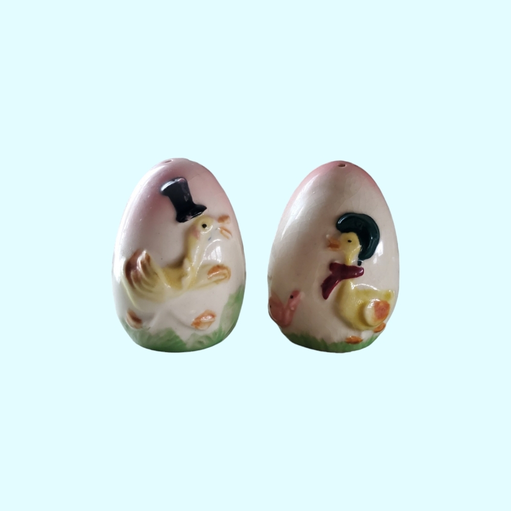 Vintage egg shaped S&P with ducks